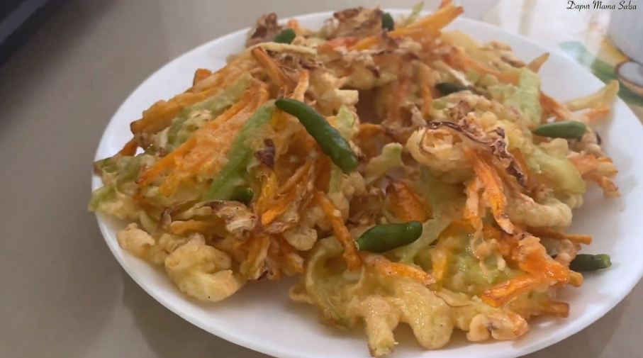 Tanpa ditambah air, ini trik bikin bakwan yang tipis, nggak berminyak dan renyah tahan lama