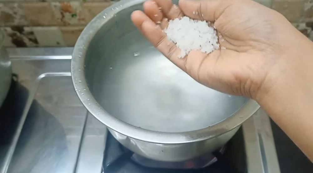 Trik mencuci lap dapur yang bau dan berminyak, auto bersih kesat walau tanpa baking soda