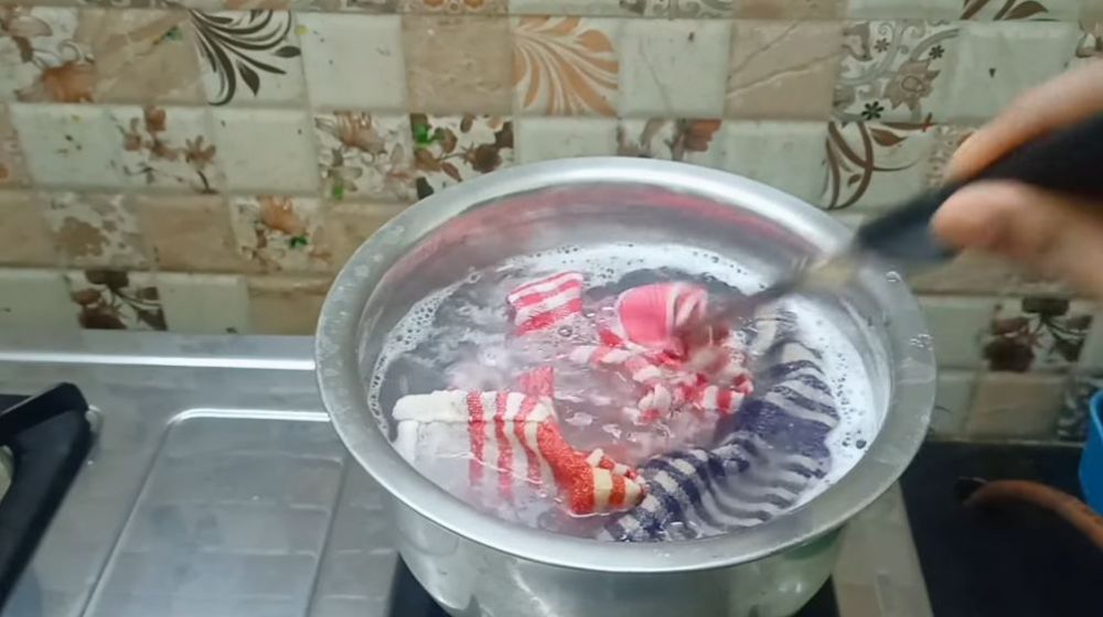Trik mencuci lap dapur yang bau dan berminyak, auto bersih kesat walau tanpa baking soda