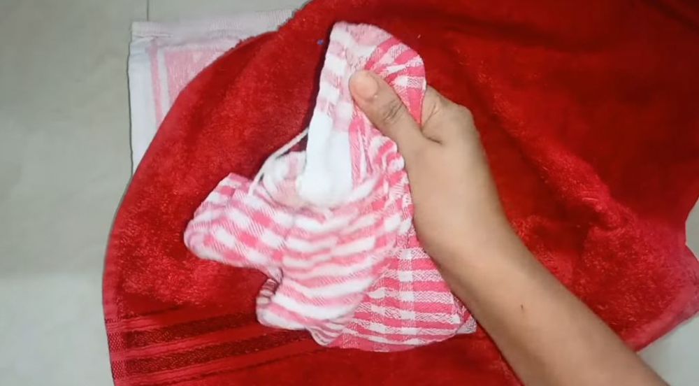 Trik mencuci lap dapur yang bau dan berminyak, auto bersih kesat walau tanpa baking soda