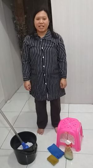 Tak ditaburi tepung, ini cara bersihkan tumpahan minyak goreng di lantai agar kesat dan kinclong lagi