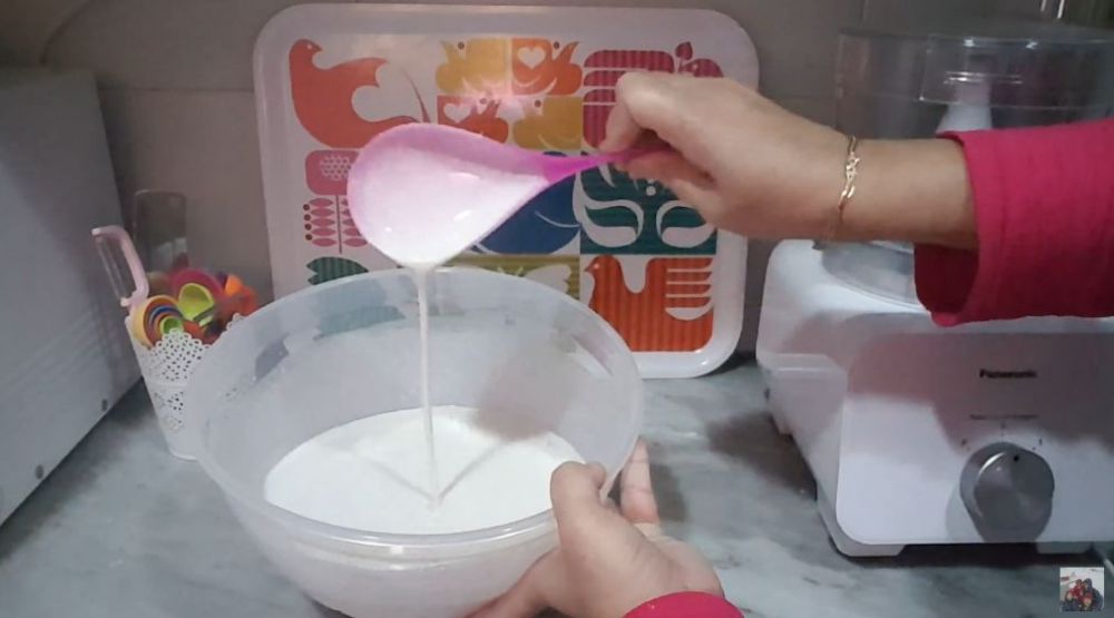 Bermodal tepung beras saja, ini cara meracik adonan rempeyek kacang yang tipis dan renyah tahan lama