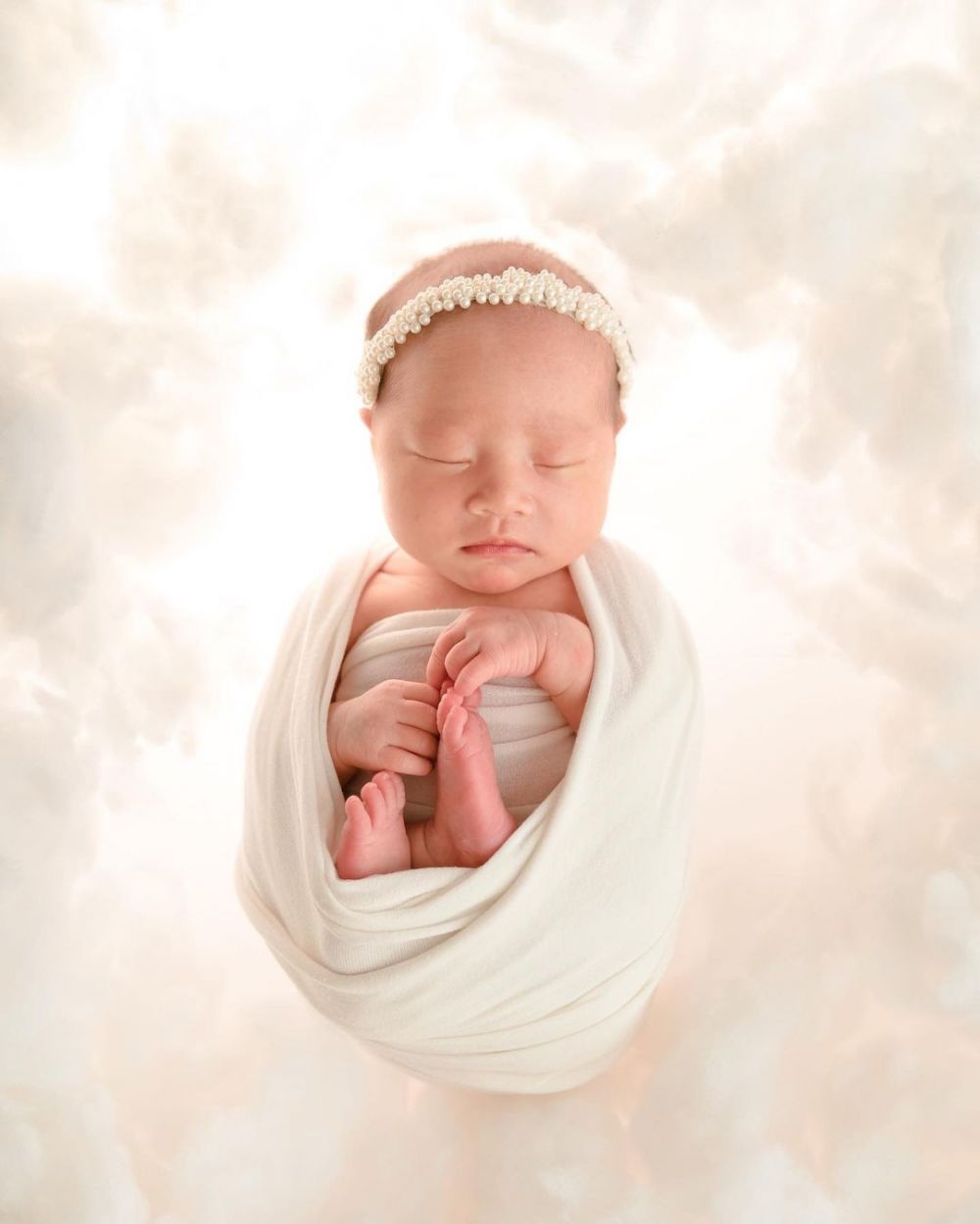 7 Momen pemotretan newborn Sophia anak Sisca Kohl & Jess No Limit, dipuji cantik estetik sejak lahir