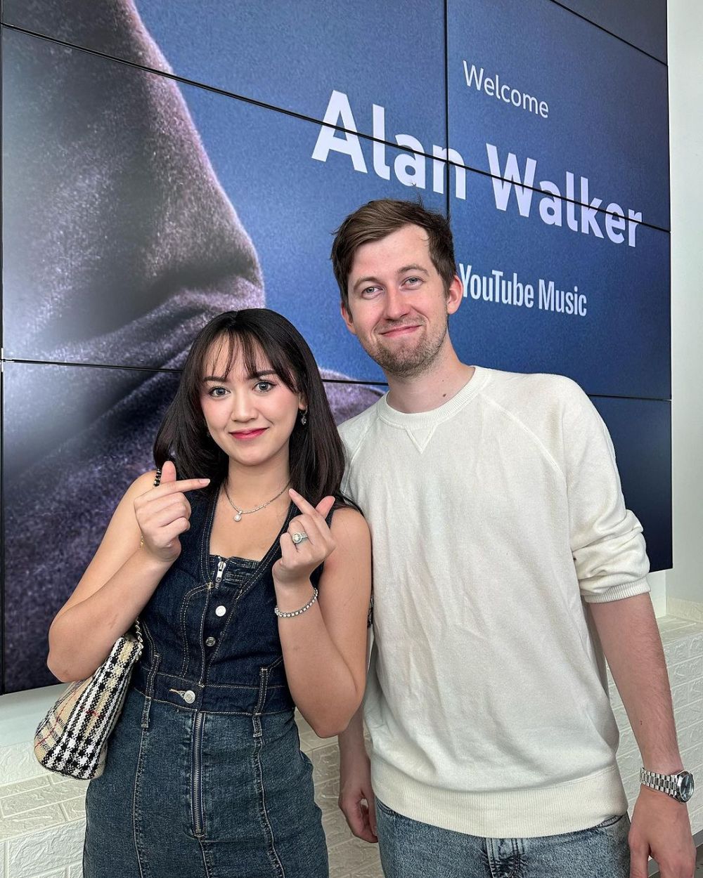 Momen Happy Asmara bertemu Alan Walker © 2023 brilio.net Momen Happy Asmara bertemu Alan Walker © 2023 brilio.net