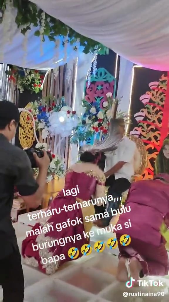 Momen sungkeman nggak jadi haru karena bulu © TikTok