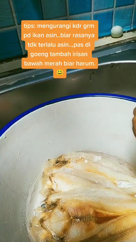 Nggak cuma pakai garam, ini cara mudah mengurangi rasa asin pada ikan asin cukup tambah 1 bahan dapur