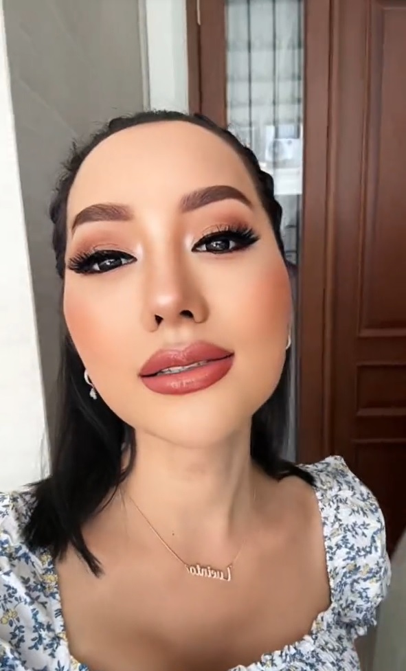 gaya seleb ikutan pakai filter bold glamour ala ivan gunawan © berbagai sumber gaya seleb ikutan pakai filter bold glamour ala ivan gunawan © berbagai sumber