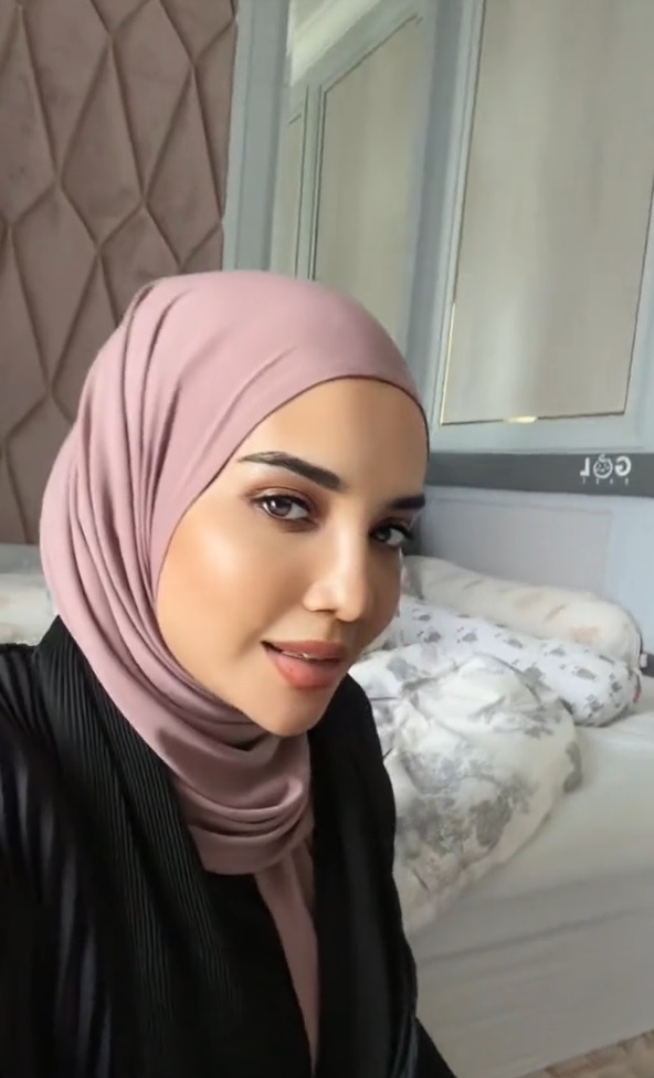 gaya seleb ikutan pakai filter bold glamour ala ivan gunawan © berbagai sumber gaya seleb ikutan pakai filter bold glamour ala ivan gunawan © berbagai sumber