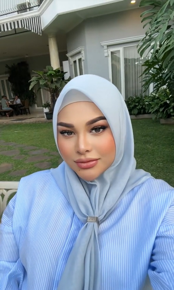 gaya seleb ikutan pakai filter bold glamour ala ivan gunawan © berbagai sumber