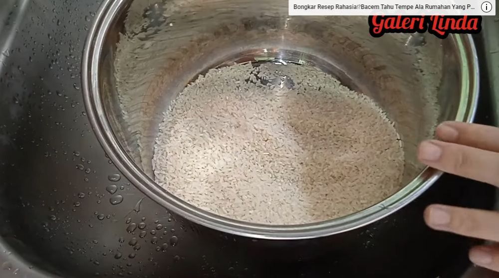 Tanpa tambahan minyak, ini cara menanak nasi agar tak mudah basi, antikering, dan warnanya makin putih