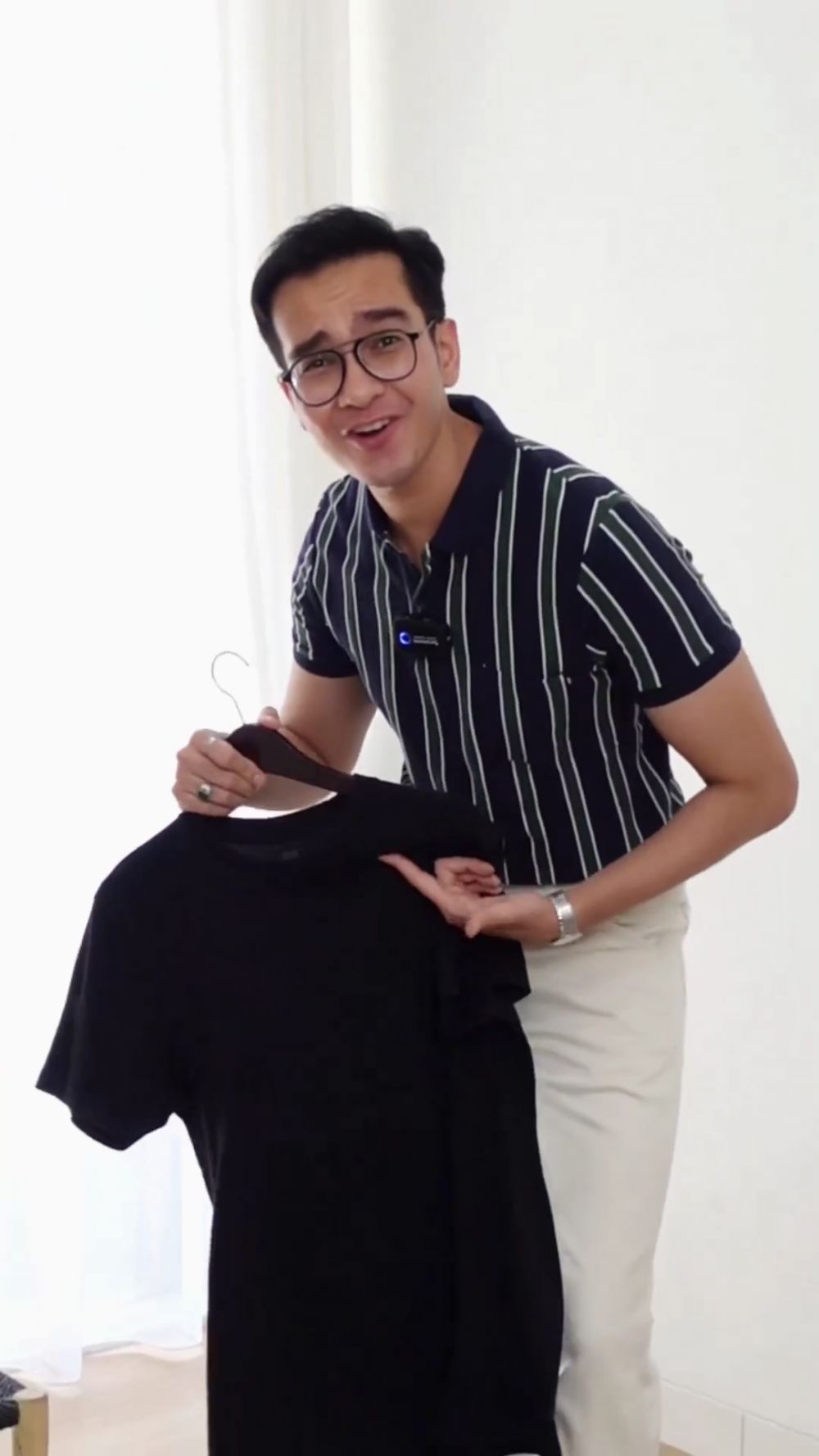 Trik ampuh mengembalikan warna baju hitam yang memudar cuma pakai 1 jenis minuman