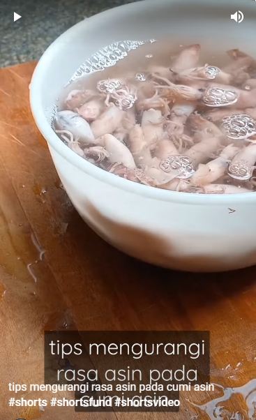 Bukan pakai garam atau kertas, begini trik ampuh mengurangi rasa asin berlebih pada cumi kering
