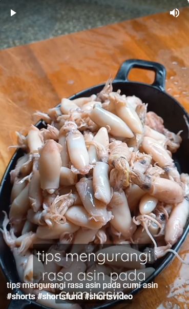 Bukan pakai garam atau kertas, begini trik ampuh mengurangi rasa asin berlebih pada cumi kering