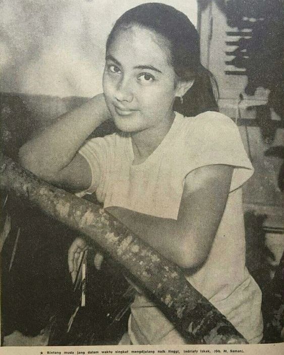 transformasi gadis foto bareng soekarno © instagram