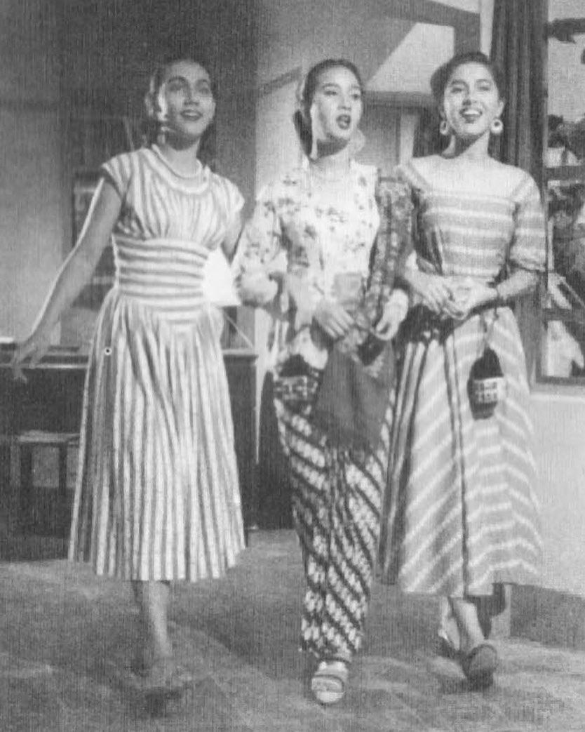 transformasi gadis foto bareng soekarno © instagram