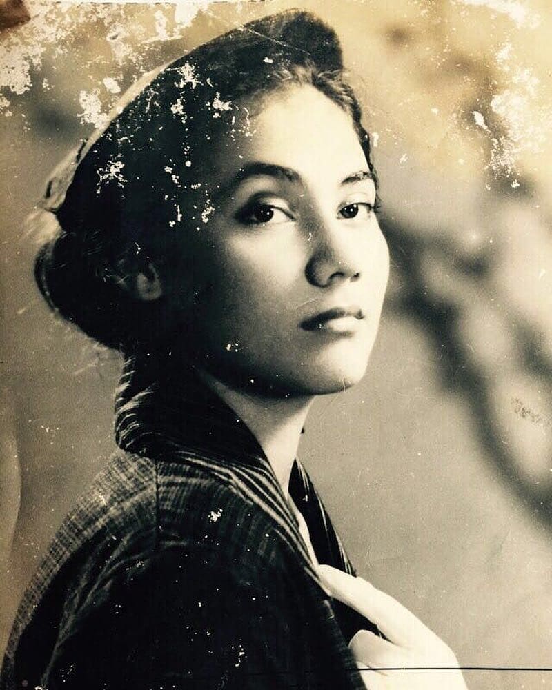 transformasi gadis foto bareng soekarno © instagram