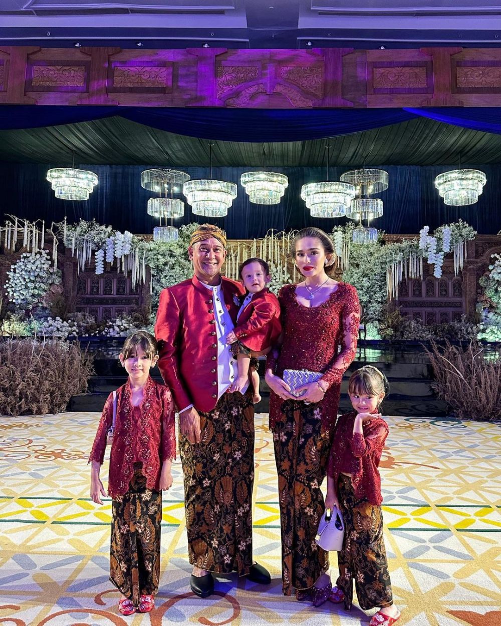 pesona Yasmine Wildblood saat kenakan kebaya © 2023 brilio.net