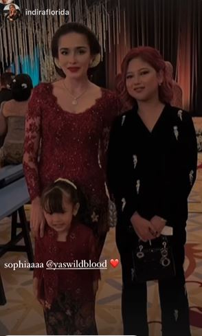 pesona Yasmine Wildblood saat kenakan kebaya © 2023 brilio.net