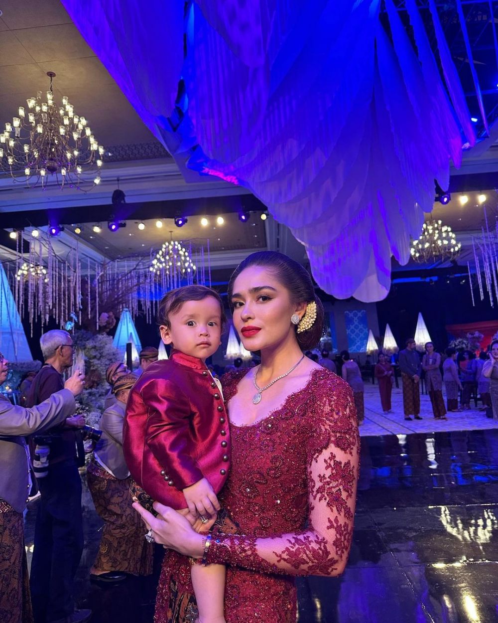 pesona Yasmine Wildblood saat kenakan kebaya © 2023 brilio.net