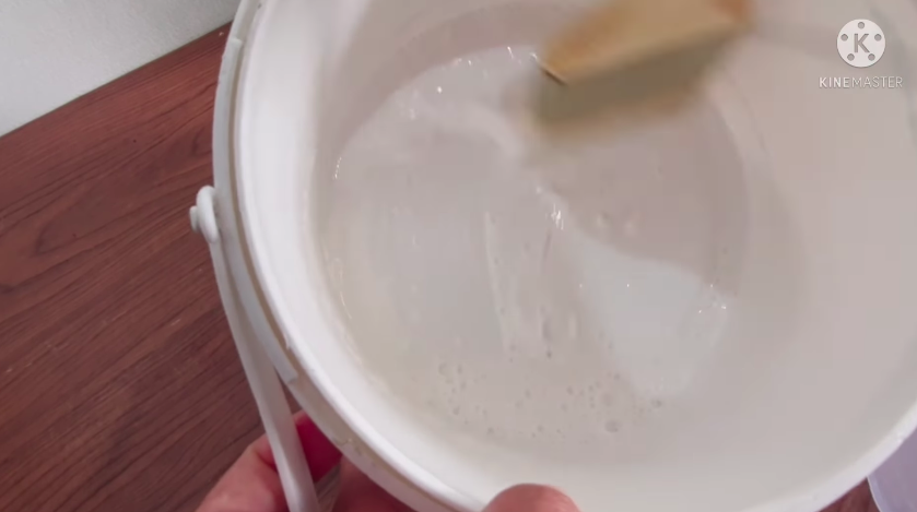 Tanpa sitrun, ini cara ampuh membersihkan noda dan kerak kamar mandi cuma tambah 1 bahan dapur