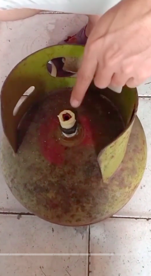 Nggak perlu ganti karet gas baru, ini trik praktis atasi tabung gas yang bocor pakai 1 alat sederhana