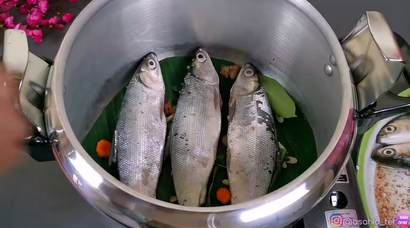 Trik bikin bandeng presto lezat, tulangnya lunak, dan bentuknya utuh cuma tambahkan 1 jenis daun