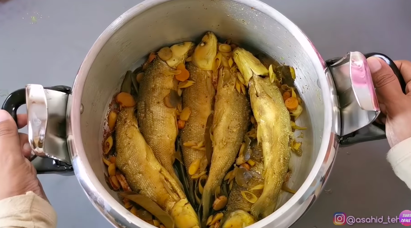 Trik bikin bandeng presto lezat, tulangnya lunak, dan bentuknya utuh cuma tambahkan 1 jenis daun