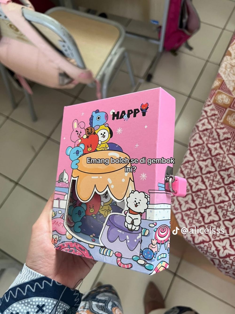 Guru bagikan potret random murid © TikTok Guru bagikan potret random murid © TikTok