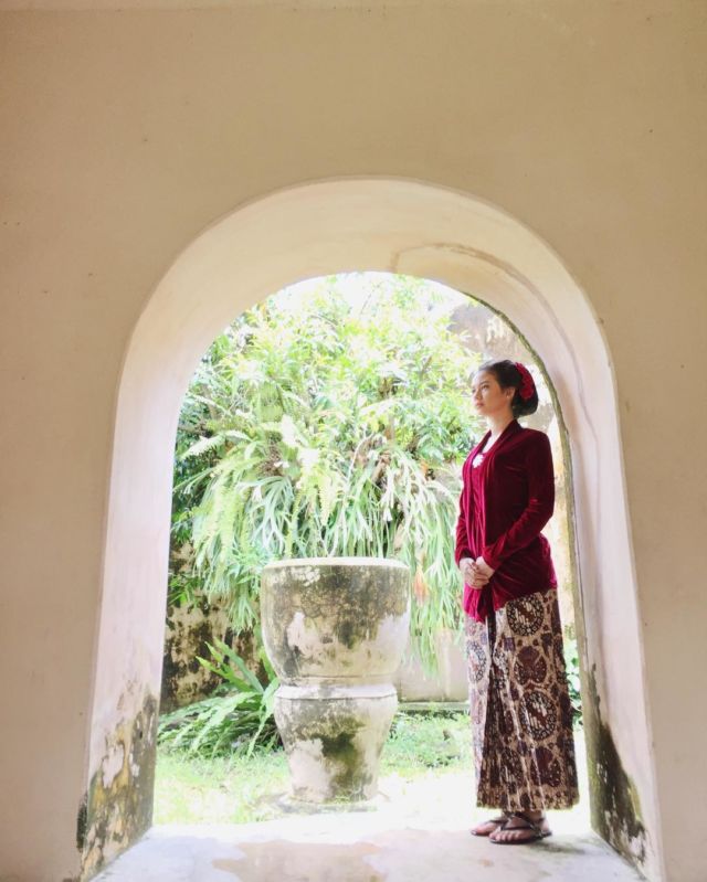 seleb blasteran pakai kebaya Jawa © Instagram seleb blasteran pakai kebaya Jawa © Instagram