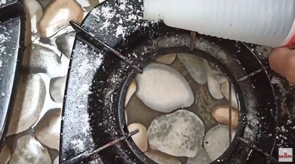 Cukup 10 menit, ini cara cepat bersihkan tungku kompor yang berkerak tanpa direndam sitrun