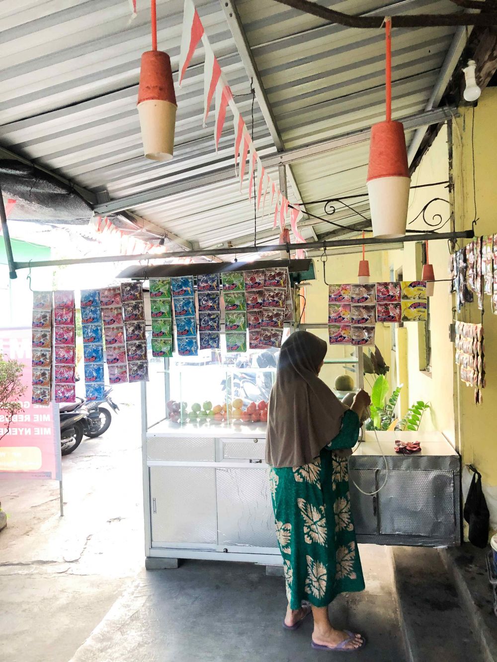 Lezatnya mi mercon buatan muazin Masjid Gedhe, tetap diburu pembeli walau ada di gang sempit