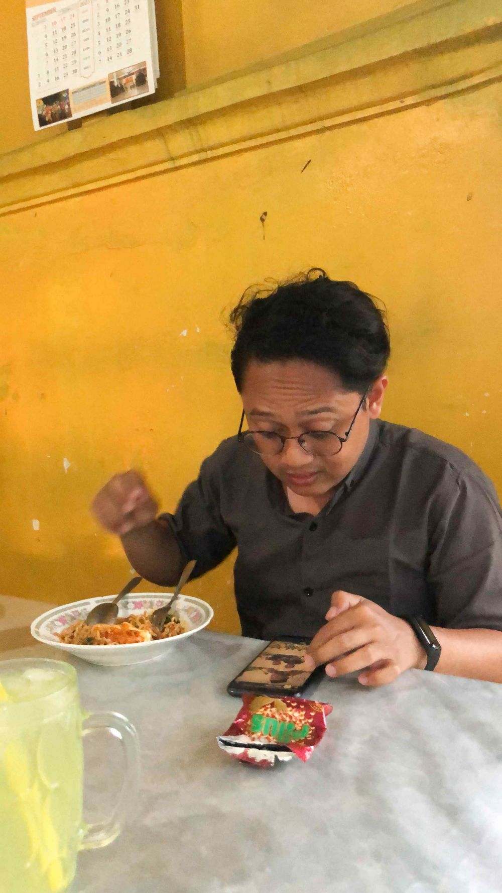 Lezatnya mi mercon buatan muazin Masjid Gedhe, tetap diburu pembeli walau ada di gang sempit