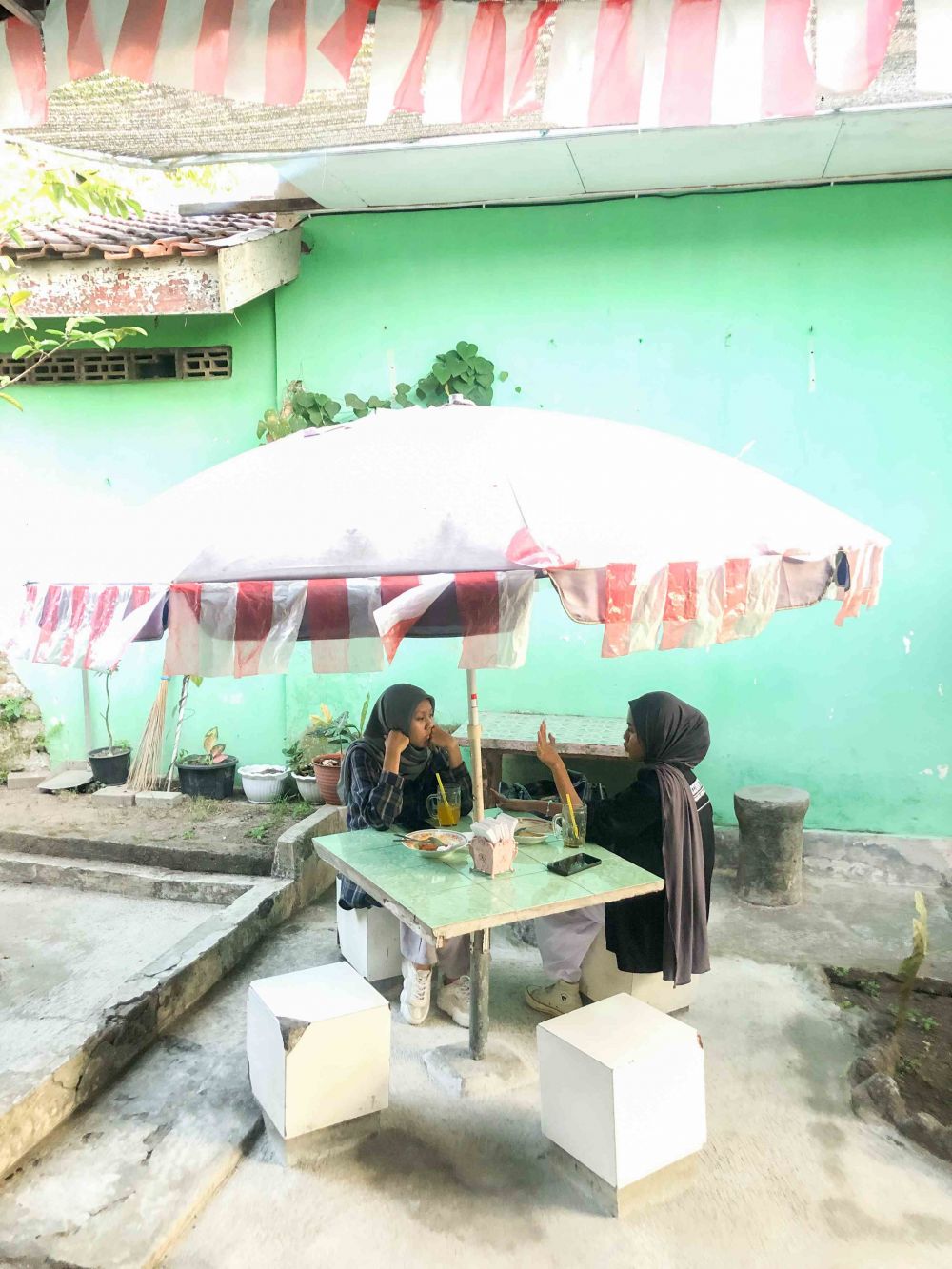 Lezatnya mi mercon buatan muazin Masjid Gedhe, tetap diburu pembeli walau ada di gang sempit