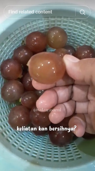 Cuma butuh 5 menit, begini trik cepat menghilangkan lapisan lilin pada anggur pakai 2 bahan dapur