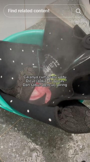 Tanpa deterjen, ini cara mencuci keset yang terkena tumpahan minyak goreng pakai 2 bahan dapur