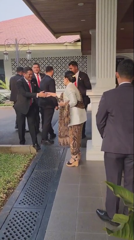 iriana jokowi dapat kejutan ultah Paspampres © 2023 brilio.net iriana jokowi dapat kejutan ultah Paspampres © 2023 brilio.net