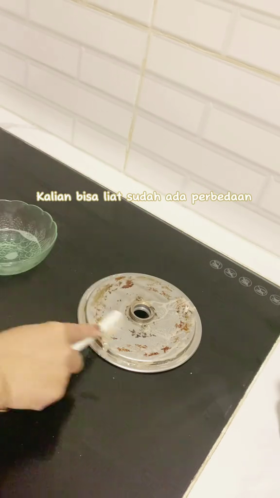 Tanpa baking soda, ini trik bersihkan kerak di tungku burner kompor tanam cuma pakai 2 bahan dapur