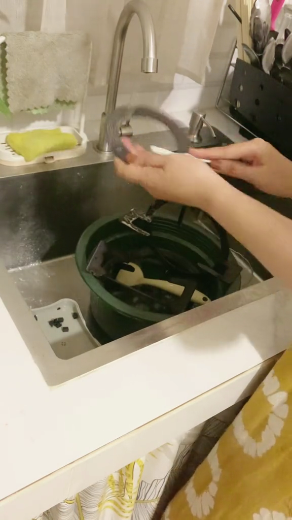 Tanpa baking soda, ini trik bersihkan kerak di tungku burner kompor tanam cuma pakai 2 bahan dapur