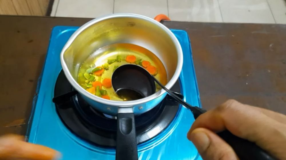 Tanpa pasta gigi atau tepung, begini trik supaya tangan tak melepuh setelah tersiram air panas