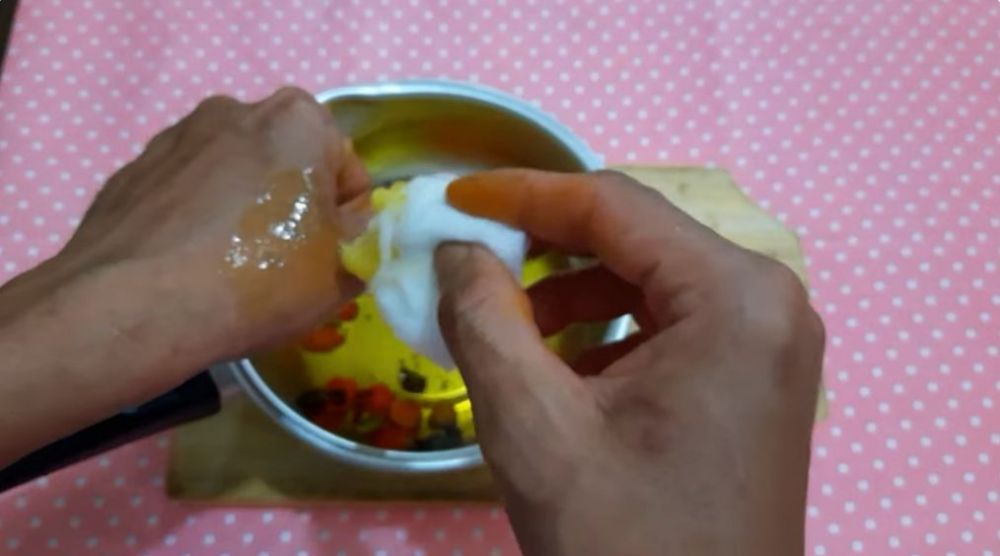 Tanpa pasta gigi atau tepung, begini trik supaya tangan tak melepuh setelah tersiram air panas