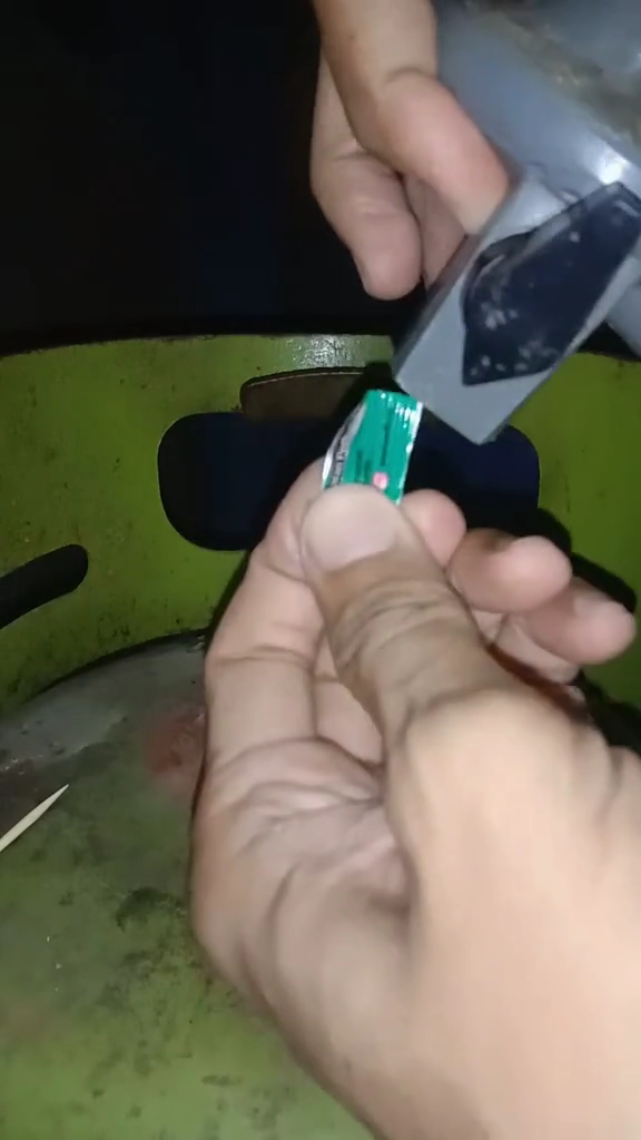 Bukan ditambal plastik, ini trik mudah mengatasi tabung gas yang mendesis cuma pakai 1 sampah dapur