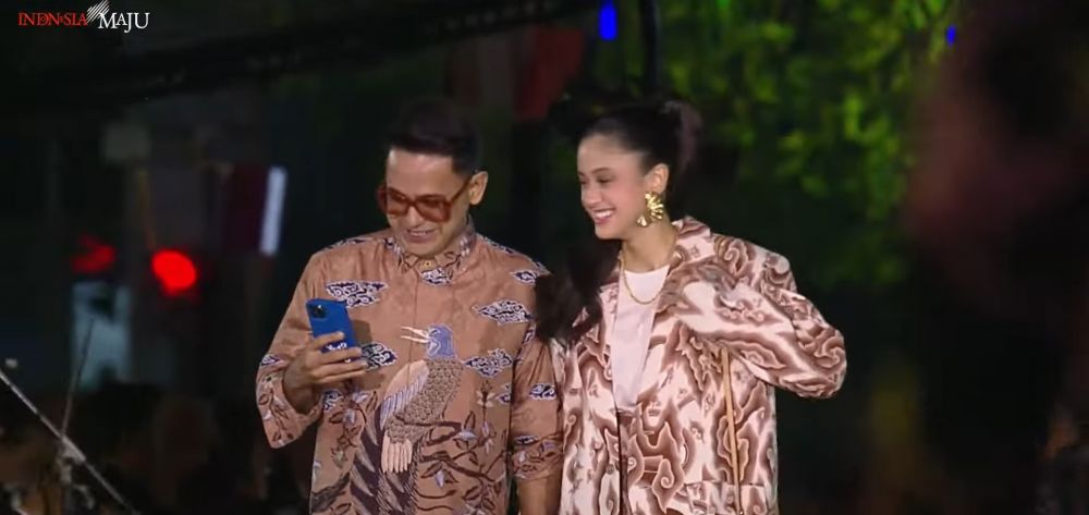 momen keluarga seleb kompak pakai batik di acara istana berbatik © berbagai sumber momen keluarga seleb kompak pakai batik di acara istana berbatik © berbagai sumber