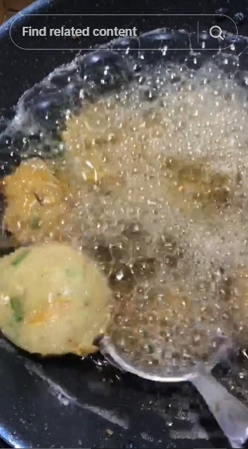 Trik goreng bakwan sayur renyah dan tak menyerap banyak minyak, cukup hindari pakai 1 bahan dapur ini