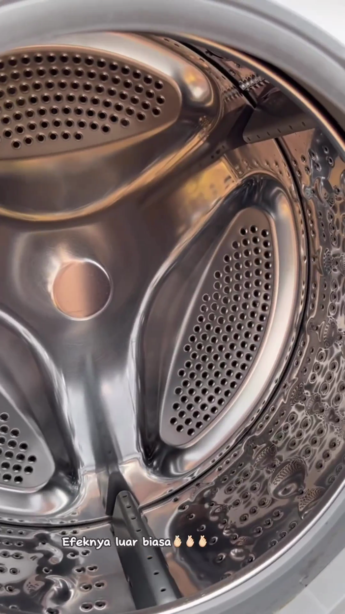 Bukan pakai baking soda, ini trik membersihkan mesin cuci yang bau apek cuma tambah 1 bahan dapur