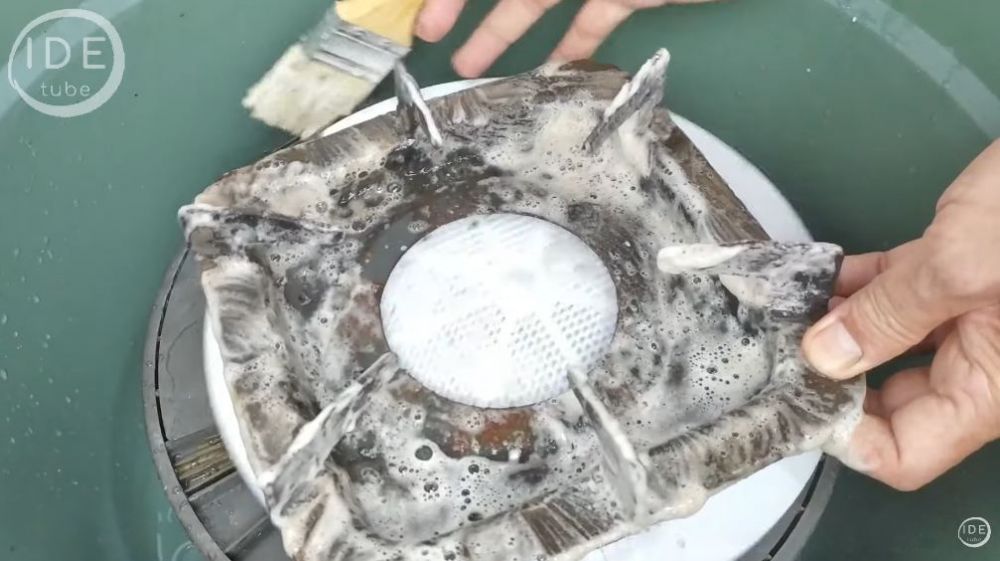 Ampuh pakai 3 bahan dapur, begini cara basmi karat dan kerak di tungku kompor gas