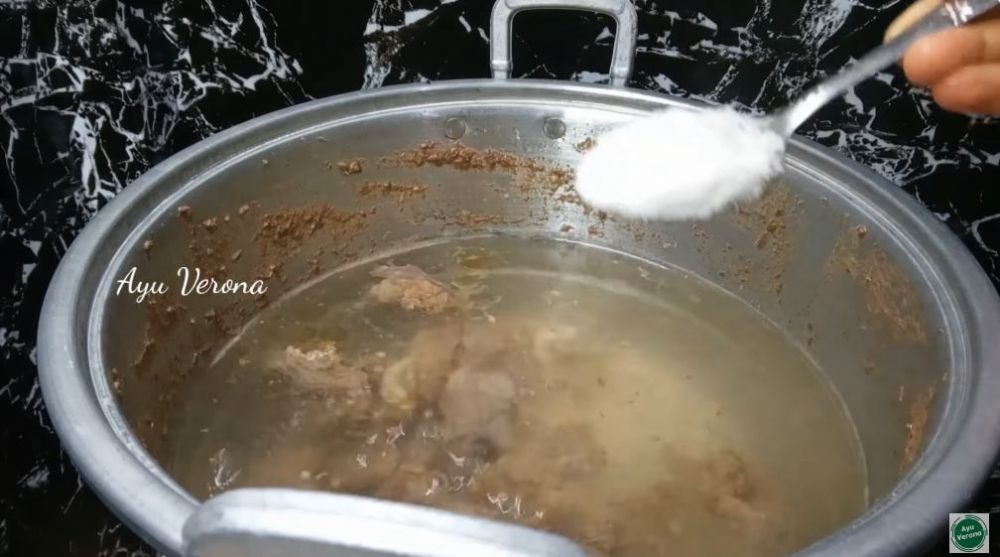 Cukup pakai 2 bahan, begini cara merebus daging sapi agar empuk dalam 17 menit walau tanpa presto