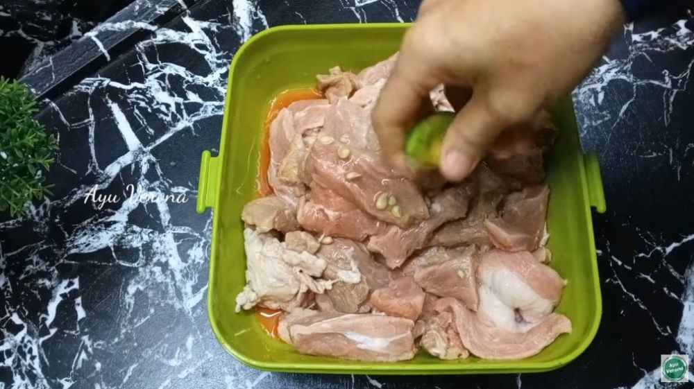 Cukup pakai 2 bahan, begini cara merebus daging sapi agar empuk dalam 17 menit walau tanpa presto