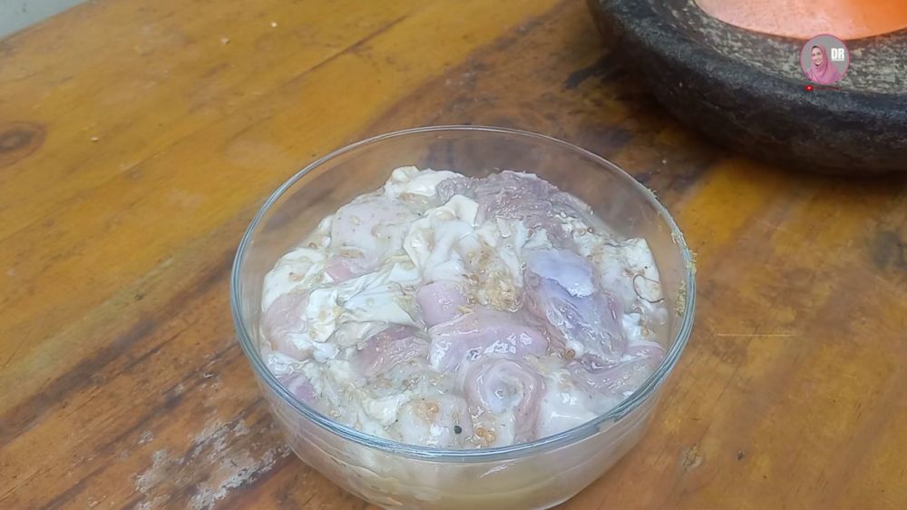 Bukan nanas, ini trik jitu mengempukkan daging kambing pakai 1 bahan dapur meski tanpa presto