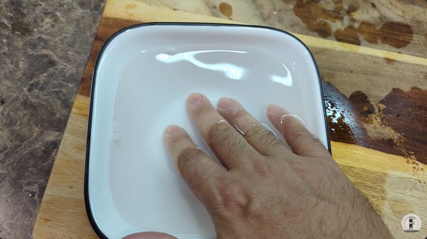 Tak perlu diolesi pasta gigi, ini cara atasi kulit terkena cipratan minyak panas pakai 1 bahan dapur