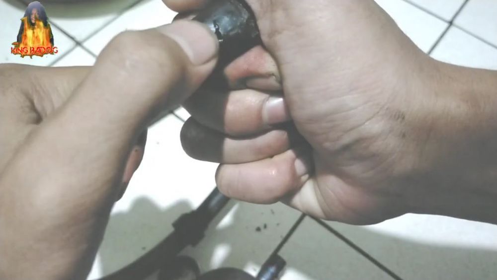 Tak perlu ganti baru, ini trik mudah mengatasi selang tabung gas yang bocor dan sobek